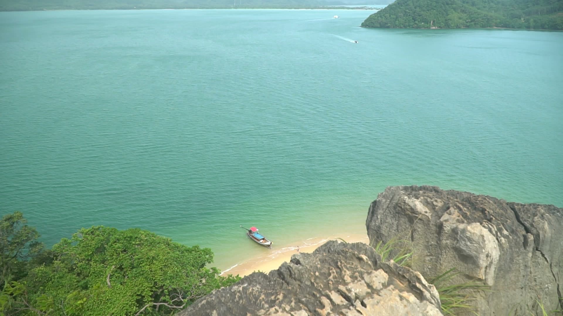 Private six islands route with viewpoints, beaches and blue sea